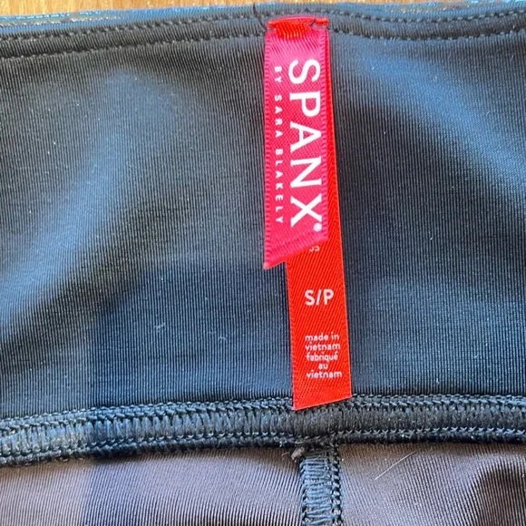 SPANX Faux Leather Croc Leggings In Chocolate SP - Picture 8 of 11